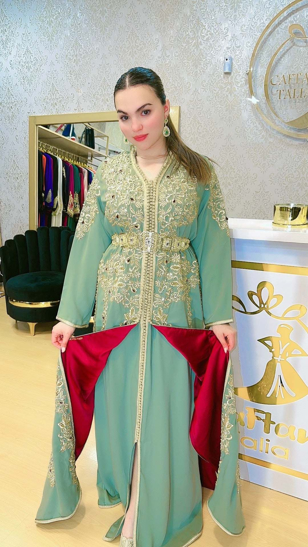 Tekchita verde Lebsa Riham color Fucsia Caftan 2 piezas en crepe de seda con caftan, muy buena calidad.