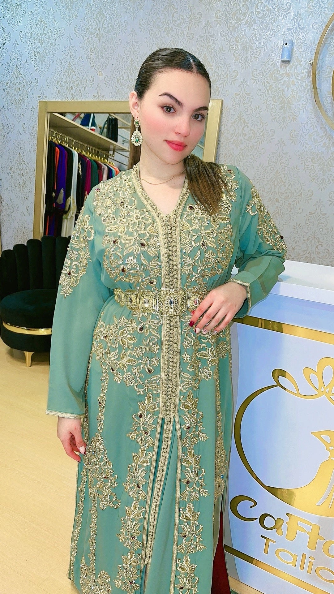 Tekchita verde Lebsa Riham color Fucsia Caftan 2 piezas en crepe de seda con caftan, muy buena calidad.