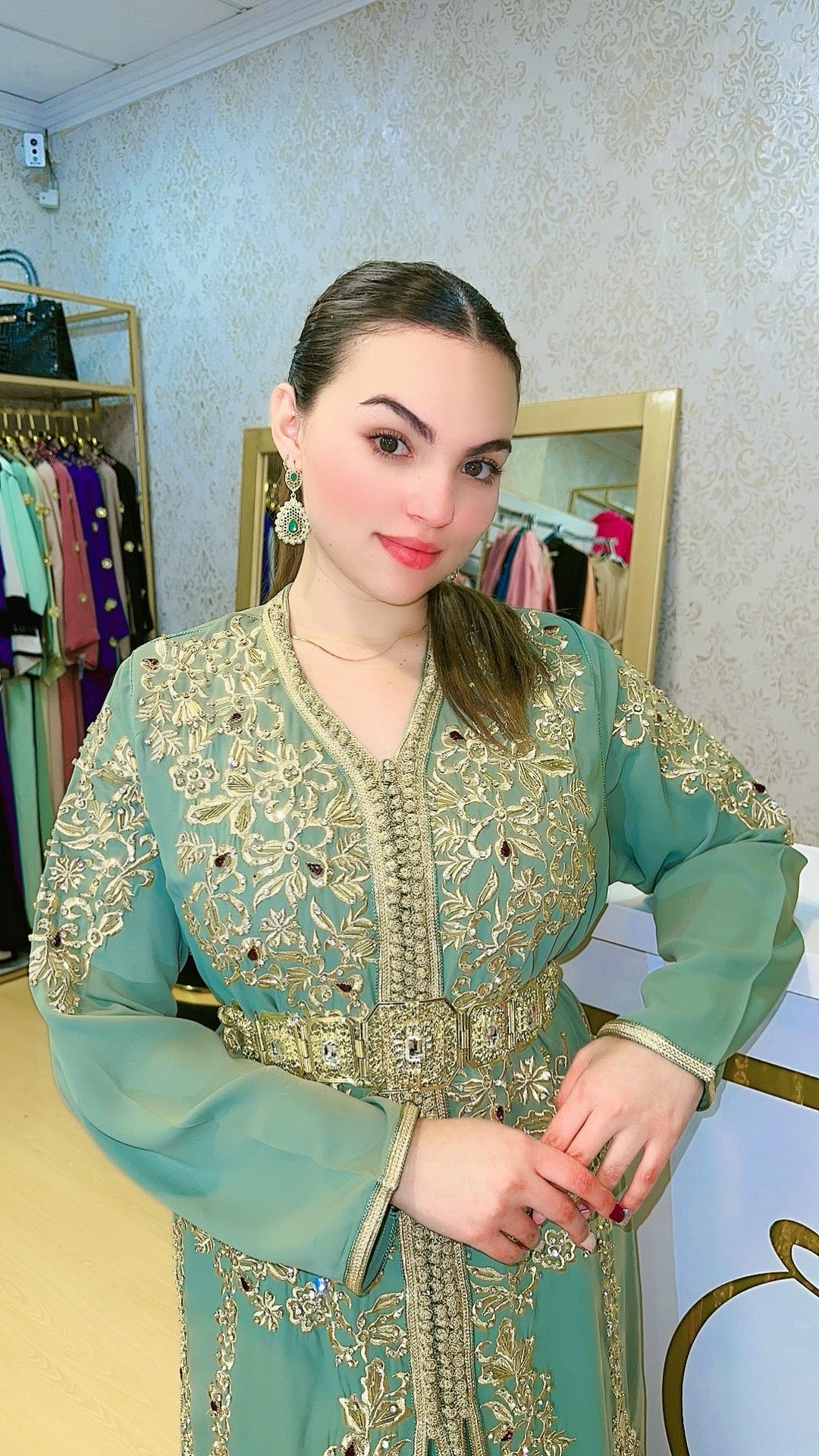 Tekchita verde Lebsa Riham color Fucsia Caftan 2 piezas en crepe de seda con caftan, muy buena calidad.