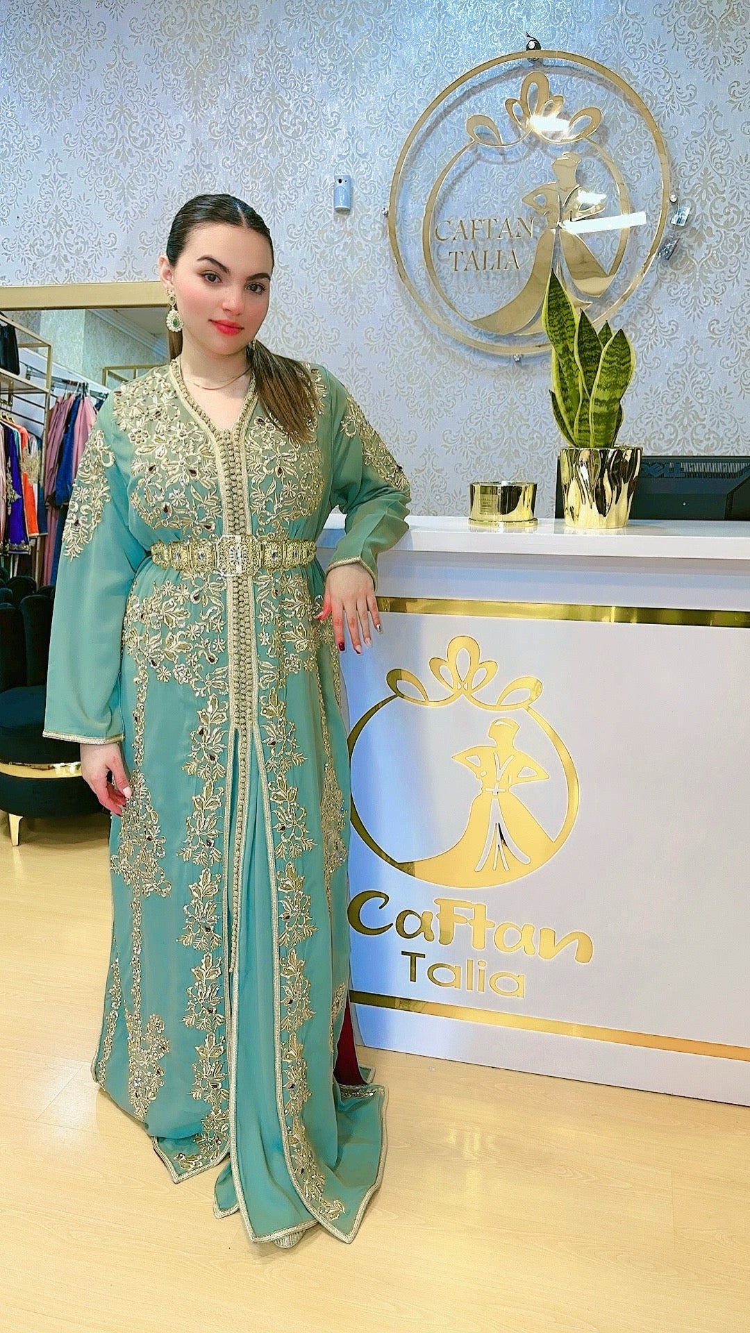 Tekchita verde Lebsa Riham color Fucsia Caftan 2 piezas en crepe de seda con caftan, muy buena calidad.