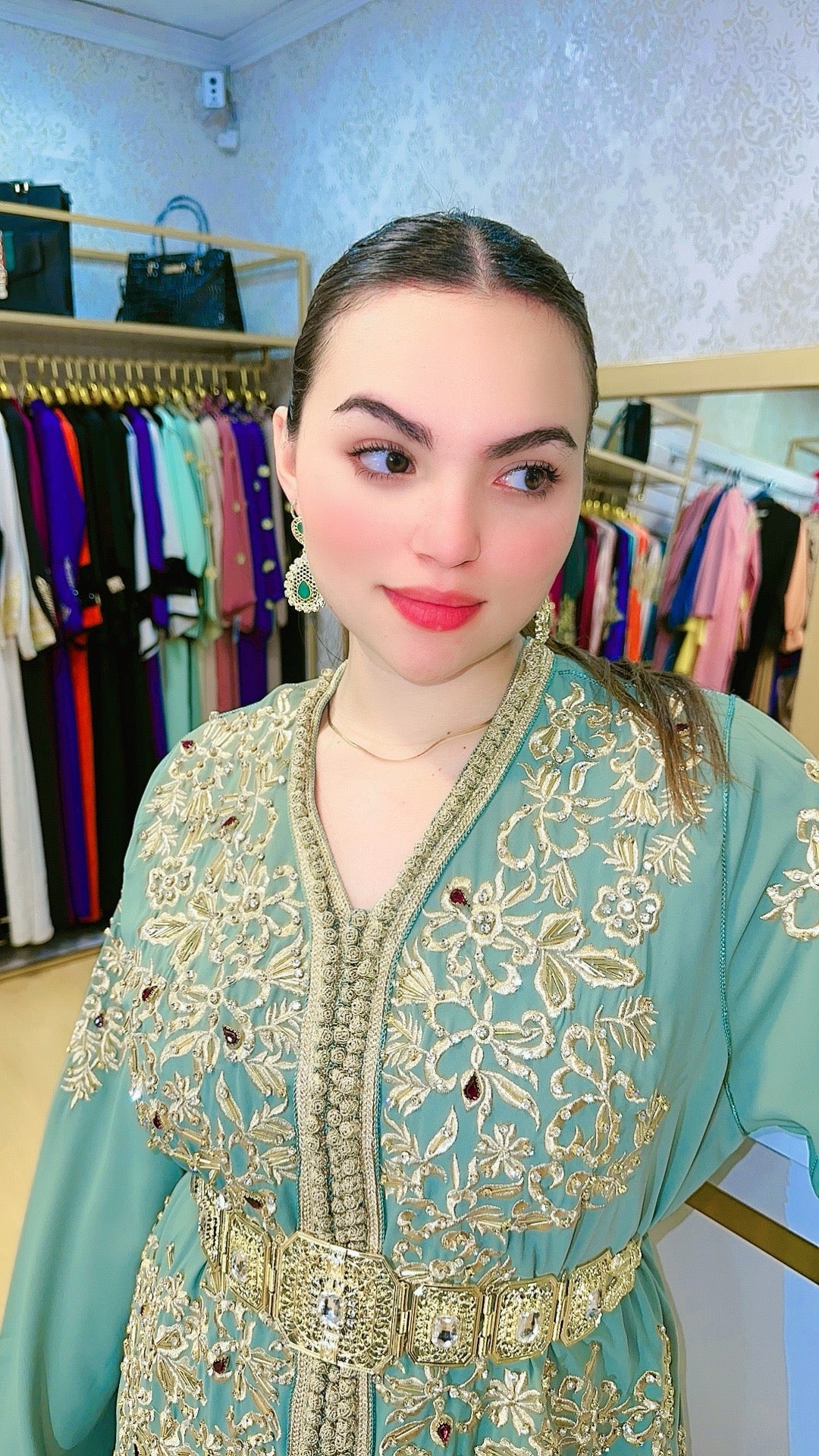 Tekchita verde Lebsa Riham color Fucsia Caftan 2 piezas en crepe de seda con caftan, muy buena calidad.