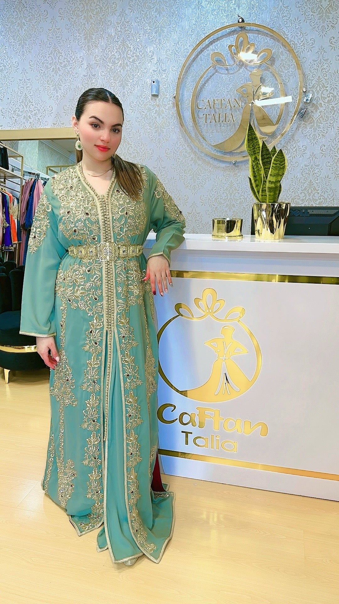 Tekchita verde  Lebsa Riham color Fucsia Caftan 2 piezas en crepe de seda con caftan, muy buena calidad.