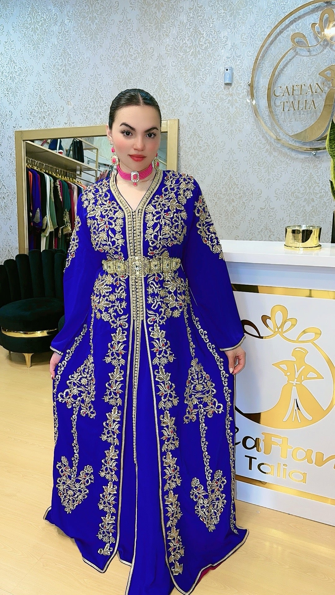 Tekchita , Lebsa Riham color azul Caftan 2 piezas en crepe de seda con caftan, muy buena calidad.